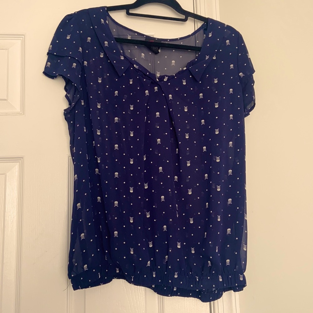 TORRID Navy blue with white skulls blouse